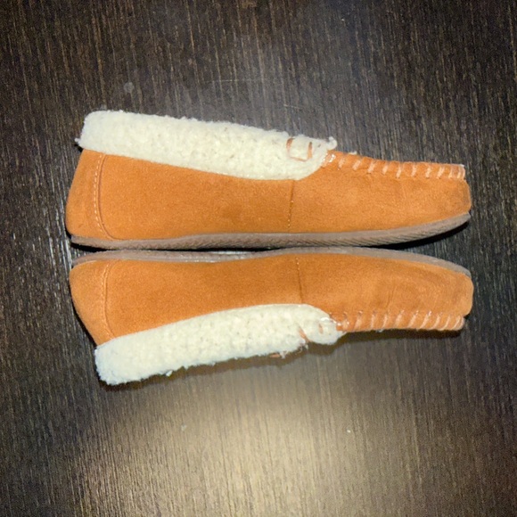 Ralph Lauren Tan Suede Slippers with Bear Motif - Picture 3 of 7